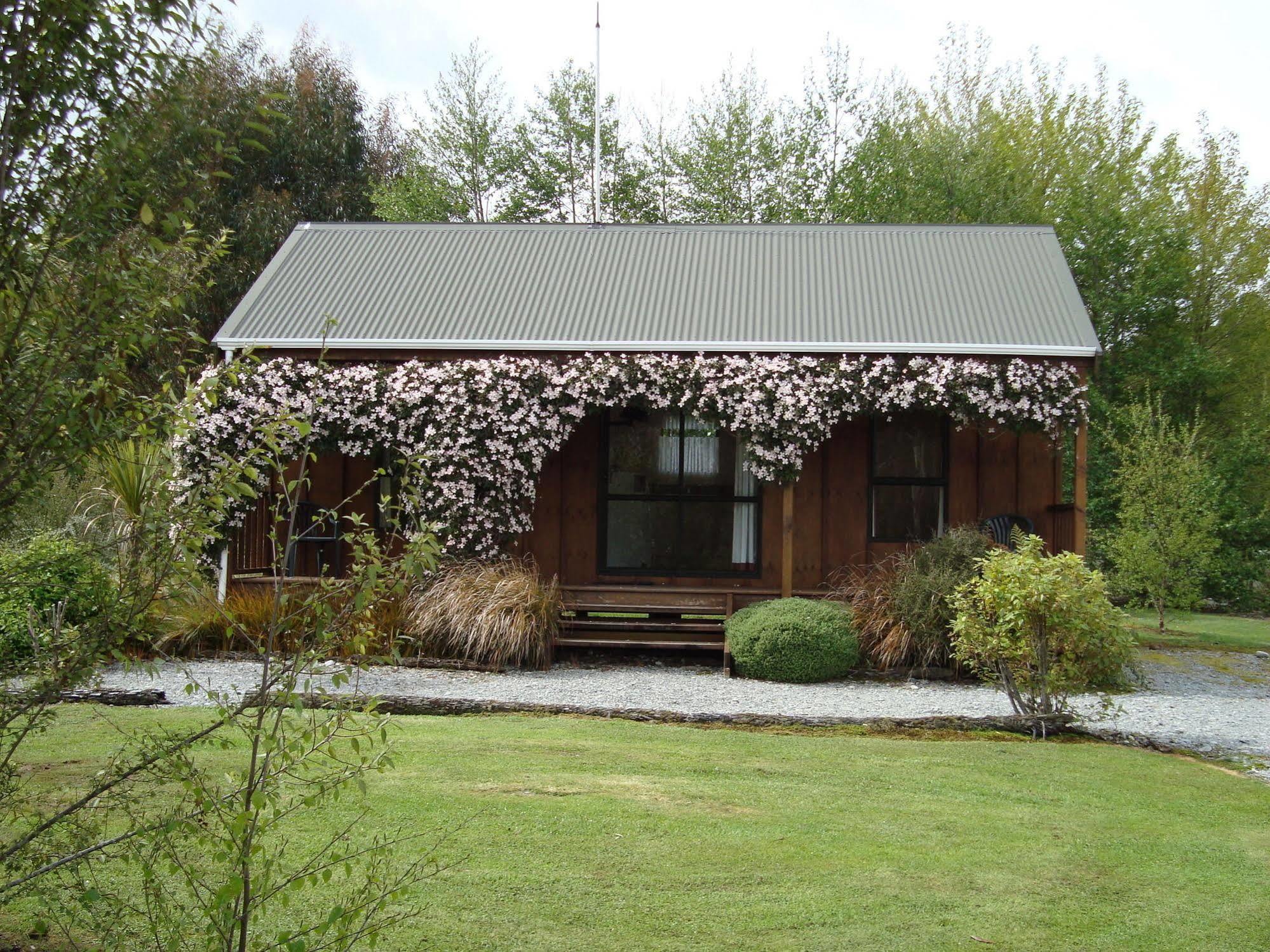 Lake Brunner Country Motel & Holiday Park Moana Exterior photo